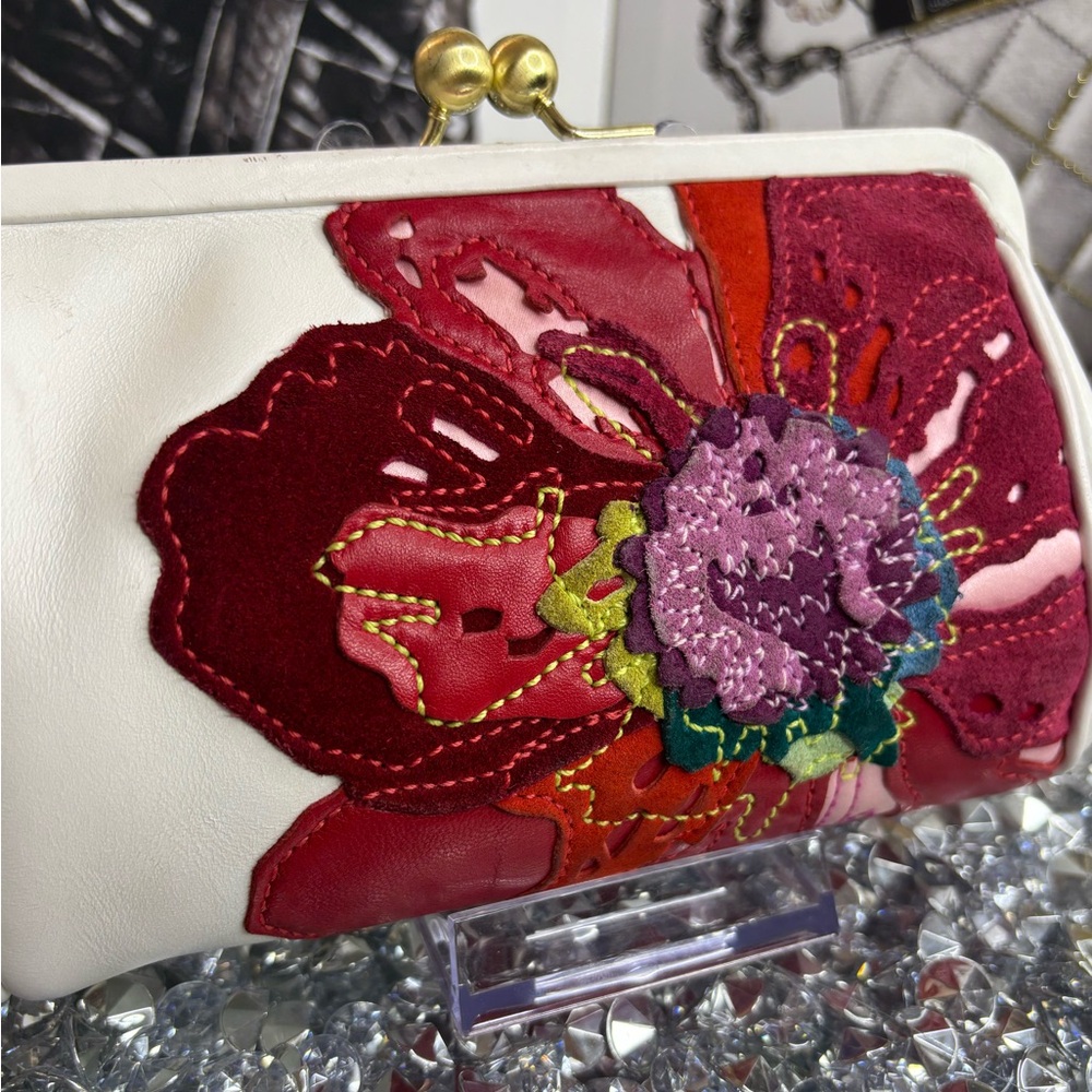 Coach 05’ poppy floral appliqué vintage RARE Poppy for Peace Kisslock EUC - Picture 3 of 16